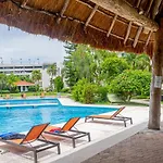 Depa De 3 Habs, 3 Banos Y Piscina